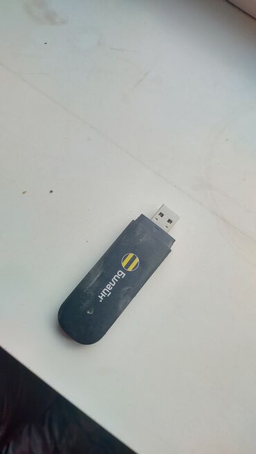wifi роутер о: Мобильный USB-модем черного цвета от "Билайн" предназначен для