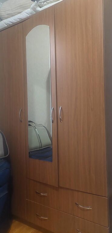 tibbi şkaf: Dolab 60 azn satilir‼️unvan xirdalan aaf park kod6462 sekine