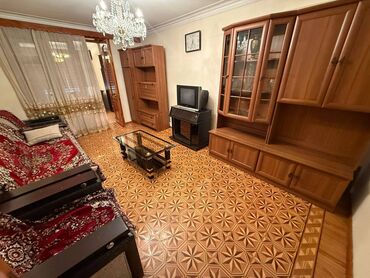 Kirayə mənzillər: İnşaatçılar metrosunun yaxınlığında, Tri Korona ilə üzbəüz, köhnə