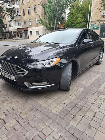 disk maşın: Ford Fusion sedan – qara rəng, modern və aerodinamik dizayn. 2017 — 2