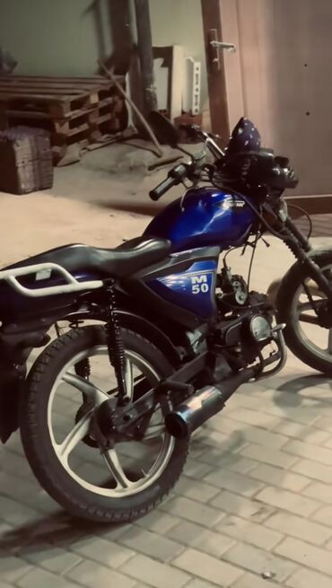 мотосклет: Moped/motosiklet – “M50” (benzin) - Rəng: göy, qara və ağ aksentlər -