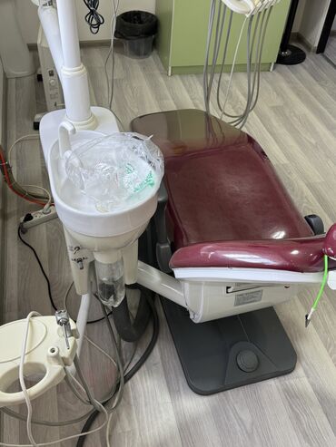 стоматологическое кресло купить: Продается стоматологическое кресло.В хорошем состоянии. Всё работает