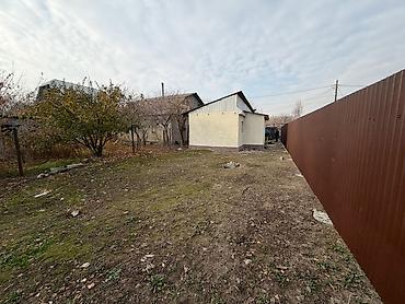 Продажа коттеджей и домов: 🏡 Продаётся уютный 2ком Времянка 📍 Бишкек, Карагачевая роща ✨ — 2