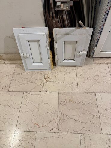 витражные окна в доме: PVC kiçik pəncərə qapaqları (2 ədəd) - Material: ağ PVC/profil -