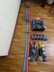 eilik robot купить бишкек: Hot Wheels в оригинале: трасса,гараж,перевозчик машин. Большие
