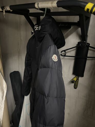 зимняя спортивная куртка: Пуховик, Италия