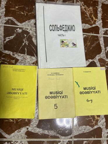 Kitablar, jurnallar, CD, DVD: Solfecio 2 azn
Musiqi edəbiyyatı 4,5,6,7 sinif 6 azn