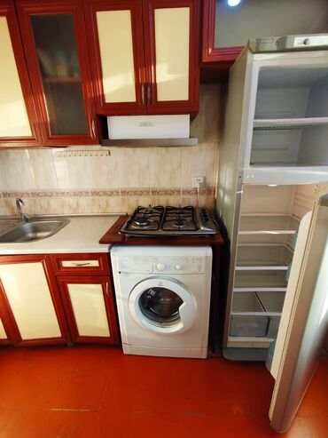 Uzunmüddətli kirayə mənzillər: Kirayə Həzi Aslanov metrosu dan 10 dəq məsafədə 2 otaq 6/5 Orta — 8