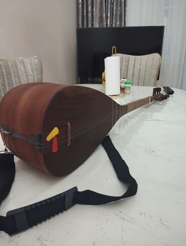 taxta qaşıq: Saz (bağlama) – klassik türk/azəri xalq çalğı aləti - Korpusu armud