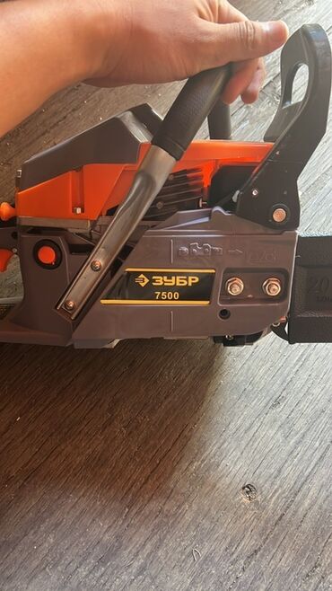 Бензопилы: Бензопила «ЗУБР 7500» - Тип: бензиновая цепная пила - Мощность — 3