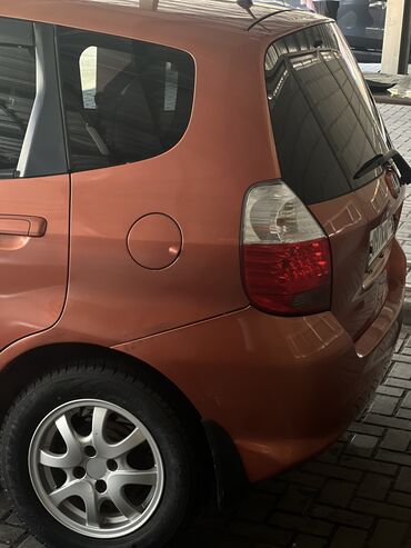 яндекс go: Honda Fit: 2006 г., 1.5 л, Автомат, Бензин, Хетчбек