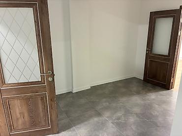 Аренда офисов: Эркиндик Сдаются офисы -230 кВ( 2 этаж) -240 кв( 2 этаж) -84 кВ (1 — 14