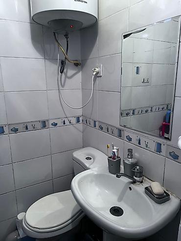 Продажа коттеджей и домов: Продаётся двухэтажный дом с участком 4 сотки. В городе Чолпон-Ата — 14