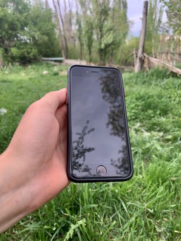 Apple iPhone: IPhone 7, Б/у, 32 ГБ, Черный, Зарядное устройство, Защитное стекло, Чехол, 100 %