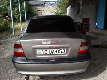 Opel: Opel Vectra: 1.6 l | 1996 il 390 km Sedan — 10