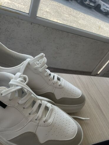 кроссовки полуклассика: Кроссовки Venice street & sportswear - Цвет: белый с серыми
