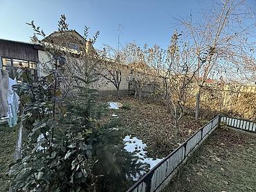 Кыймылсыз мүлк: Продается 3х этажный жилой дом со всеми условиями Имеется гараж, очок — 4