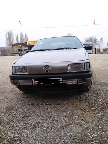 Транспорт: Volkswagen Passat: 1991 г., 1.8 л, Механика, Бензин, Седан