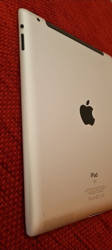 Tableti: ★ Na prodaju sivo beli Apple iPad 2 Model : A1396 Memorija: 32GB — 12