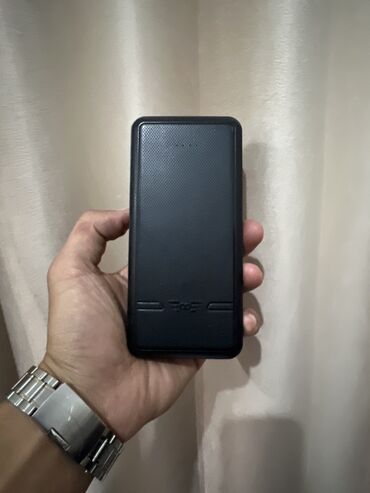 наклейка для ноутбука: Поворбанк 4 телефон зарядтай алат 20000 мач Жакшы иштейт колдон