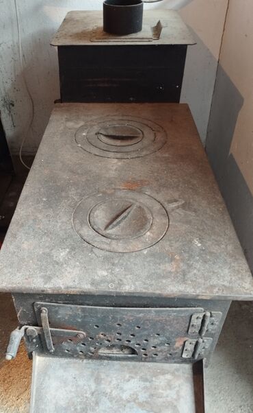 islenmis demir qapilar: Metall soba (çuqun)/ocaq – odun və kömürlə işləyən - Material: üstü