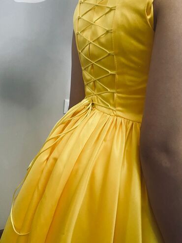 желтое вечернее платье: Вечернее платье, Пышное, Длинная модель, Без рукавов
