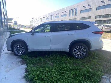 тойота внедорожник: RAV 4