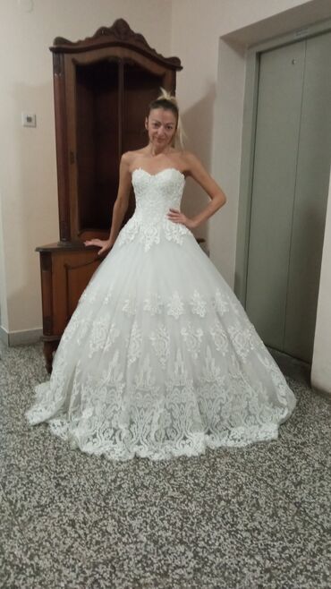Wedding Clothes: Vencanice rasprodaja modela cene su 10000 i 15000 za detalje pitajte