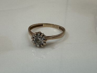 свадебные платья от дизайнеров: Золотые кольца с камнями (2 модели) Описание: - Материал: красный