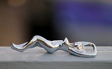 Ostali antikviteti: Vt otvarač Female nude Grčka Emajl Multifunkcional Plzensky. Cena za — 1