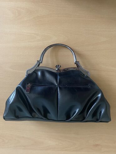 Çantalar: 1.Ziyafet və xususi gunlər üçün nəzərdə tutulmuş əl çantasidir. Temiz — 7