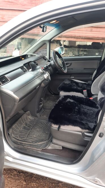 Honda: Honda Stepwgn: 2005 г., 2 л, Автомат, Газ, Минивэн — 4