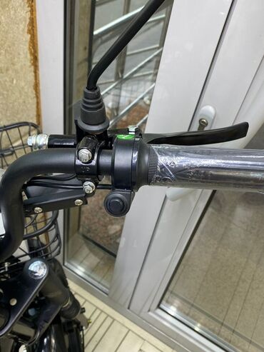 Скутеры: Электроскутер городского типа - Прочная рама и широкое мягкое седло - — 10