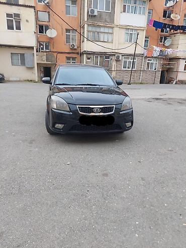 Kia: Kia Rio – hetçbek, qara rəng Xüsusiyyətlər: - Kuzov: 5 qapılı — 1