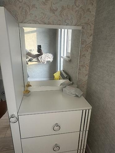 kamot plasmas: Ağ rəngdə çoxfunksiyalı makiyaj/gehvalyı şkaf - Dizayn: Sağ tərəfdə — 2