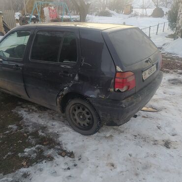 Транспорт: Volkswagen Golf: 1996 г., 1.6 л, Механика, Бензин