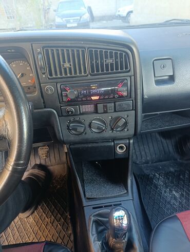 Volkswagen: Volkswagen Passat Variant: 1993 г., 1.8 л, Механика, Бензин, Универсал — 15