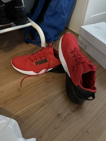 мужские бананки: Эркектердин кроссовкасы, 45, Puma, Жаңы, түсү - Ак, Өзү алып кетүү, Акысыз жеткирүү, Акылуу жеткирүү