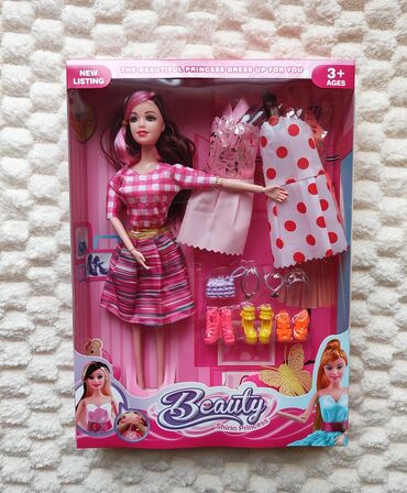 Oyuncaqlar: Qızlar üçün nəzərdə tutulmuş bu dəstdə geyimləri dəyişmək mümkün olan — 3