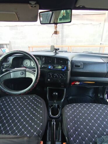 голв 3: Volkswagen Golf: 1995 г., 1.6 л, Механика, Бензин, Хэтчбэк