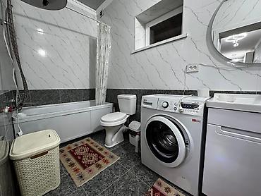 Продажа коттеджей и домов: Продаётся уютный и современный дом в ж/м Ак-Орго! Общая площадь дома — — 14