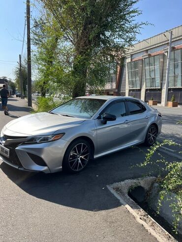 машина электронный: Toyota Camry: 2020 г., Гибрид, Седан