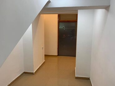 Digər kommersiya daşınmaz əmlakı: Razində yeni yol kənarı yeni təmirli obyekt ümumi sahəsi 100 kv,m — 7