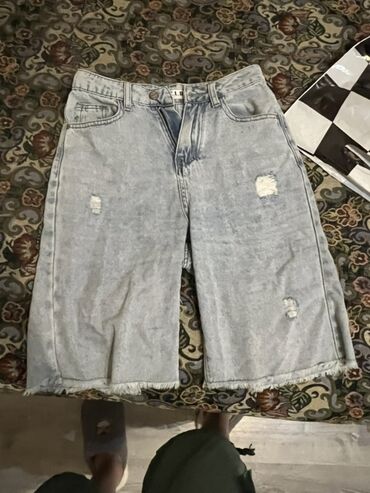 Volkswagen: Açıq boz rəngli denim şort - Uzun kəsim (dizə yaxın), rahat
