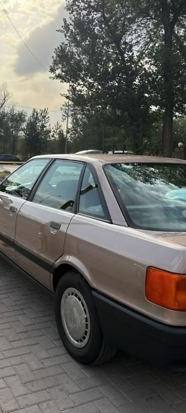Audi: Audi 80: 1987 г., 1.8 л, Кол менен иштөөчү, Бензин, Седан — 5