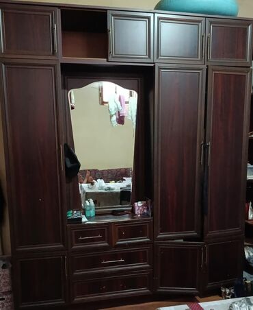 Другая мебель для дома: Б/у, Распашной, 6 дверей Прямой шкаф, Гардеробный шкаф