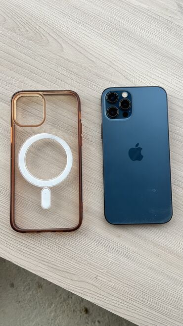 Apple iPhone: IPhone 12 Pro, Б/у, 128 ГБ, Синий, Наушники, Зарядное устройство, Защитное стекло, 80 %