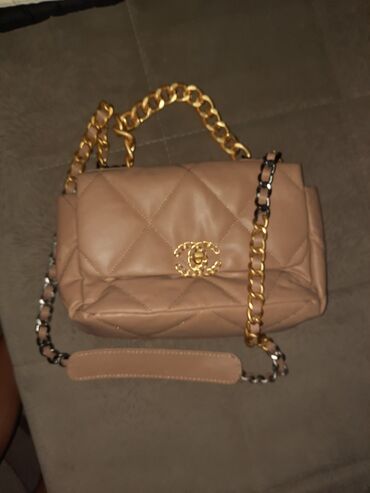 original dzemper l br: Chanel torba, krem boja. bez ostecenja. ORIGINAL