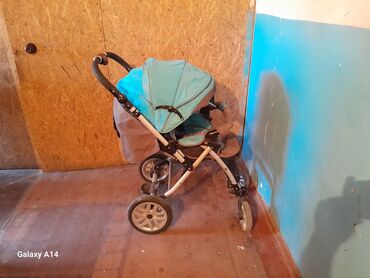 детскую коляску chicco 3 в 1: Коляска, цвет - Голубой, Б/у