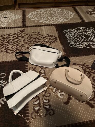 женские утепленные резиновые сапоги: Dəst: 4 ədəd qadın çantası hamısı birlikdə 12azn işlənmişdir